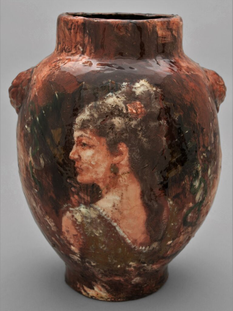 Marie Bracquemond: 1872-81, Vase à deux prises latérales (side 1 woman), terre cuite émaillée, pour Haviland Limoges, 32x25, MPP Paris (iR195;iR6;M4)