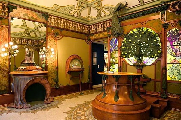1900, Mucha and others: Interior of the jeweler's boutique Georges Fouquet, formely at 6 rue Royale, now M. Carnavalet Paris (iRx;iR10;M8;R507,p82)