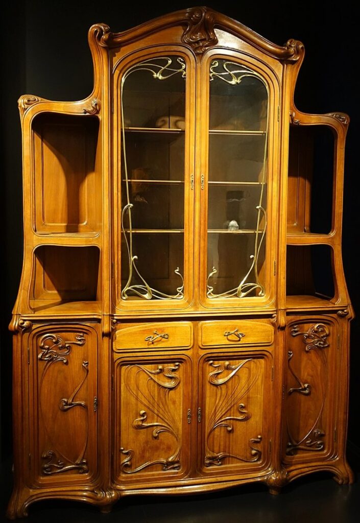 Eugène Gaillard (1862-1933): 1899-1900, Family dining room vitrine (sideboard), ?cm, BM Berlin or DKm Copenhagen (iR6). Part of a dining room of the Bing pavilion at the Exposition Universelle in 1900 (M65;R481,p373;R510,p25+32)