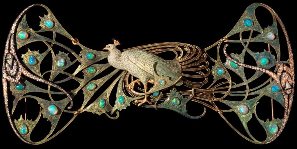 René Lalique (1860-1945): 1898-1900ca, Peacock, corsage ornament, 9x19, CGM Lisbon (M103;iR10)